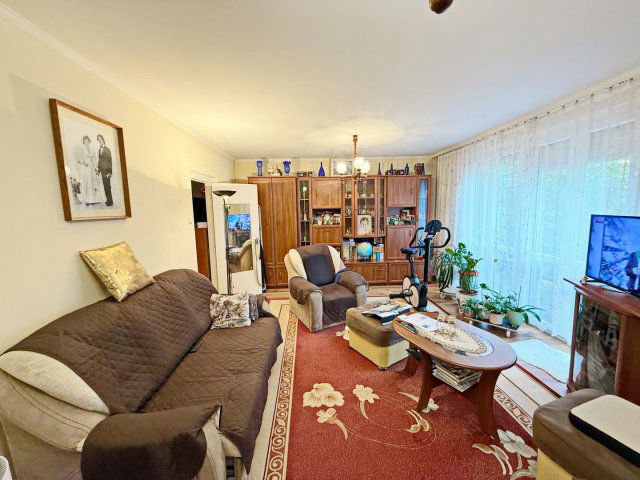 Eladó panellakás, Debrecenben 69.9 M Ft, 3 szobás