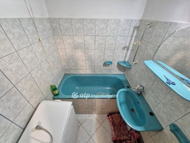 Eladó panellakás, Szekszárdon 33.9 M Ft, 2 szobás