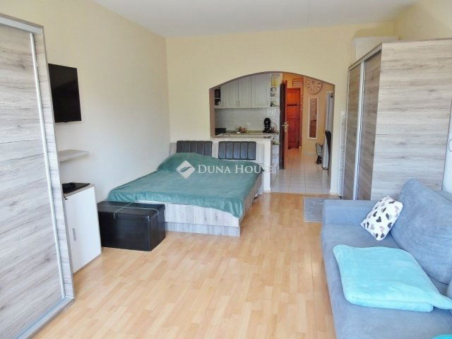 Eladó téglalakás, Debrecenben 48.5 M Ft, 1 szobás