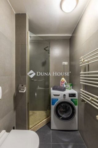 Eladó téglalakás, Budapesten, VI. kerületben 95.9 M Ft, 2 szobás