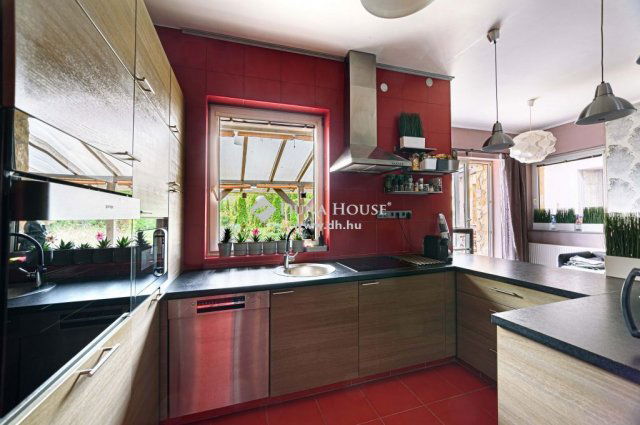 Eladó családi ház, Herceghalomon 230 M Ft, 2+3 szobás