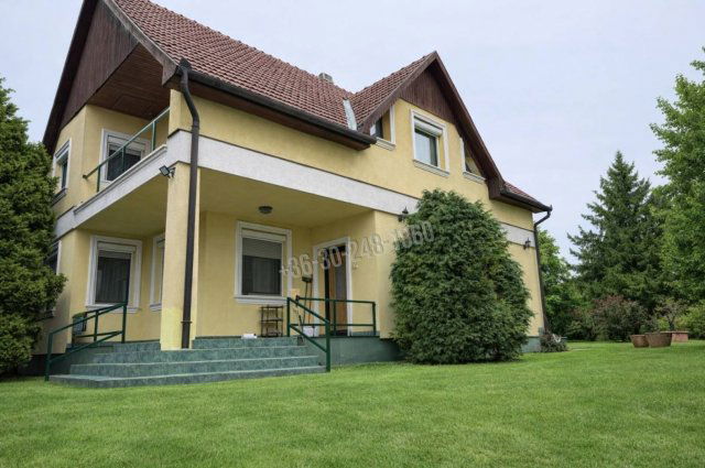 Eladó családi ház, Nyíregyházán 92 M Ft, 3+2 szobás