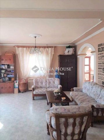 Eladó családi ház, Balatonfűzfőn 135 M Ft, 7 szobás