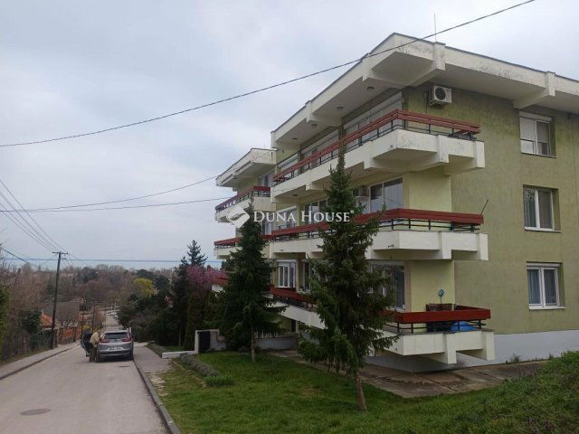 Eladó téglalakás, Balatonalmádiban 93 M Ft, 3 szobás