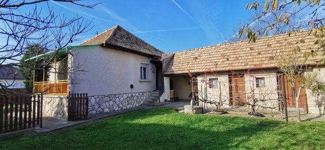 Eladó családi ház, Győrújbaráton 49.9 M Ft, 2 szobás