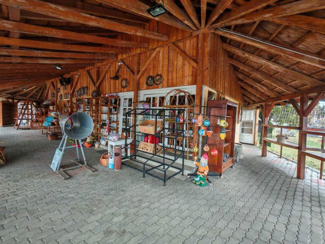 Eladó üzlethelyiség, Vonyarcvashegyen 299 M Ft, 4 szobás