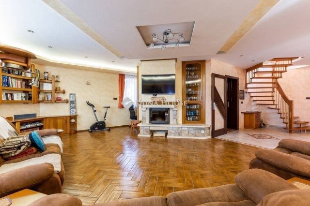 Eladó családi ház, Kistarcsán 329 M Ft, 5 szobás