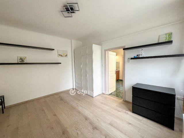 Eladó téglalakás, Budapesten, III. kerületben 49.9 M Ft