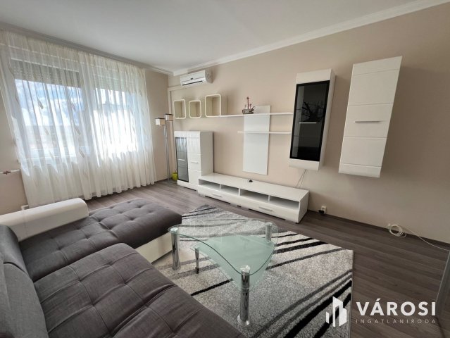 Kiadó panellakás, albérlet, Debrecenben 220 E Ft / hó, 3 szobás