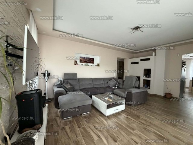 Eladó családi ház, Nagytarcsán 141.5 M Ft, 3 szobás