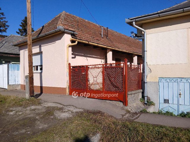 Eladó családi ház, Gyöngyösorosziban 8.8 M Ft, 3 szobás
