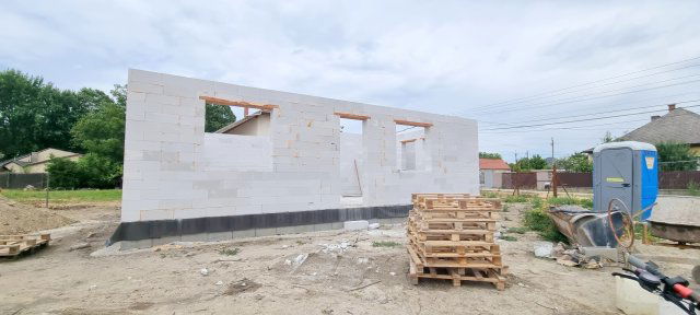 Eladó családi ház, Bicskén 75 M Ft, 3 szobás