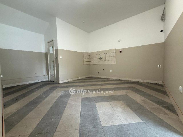 Eladó üzlethelyiség, Solymáron 45 M Ft, 1 szobás