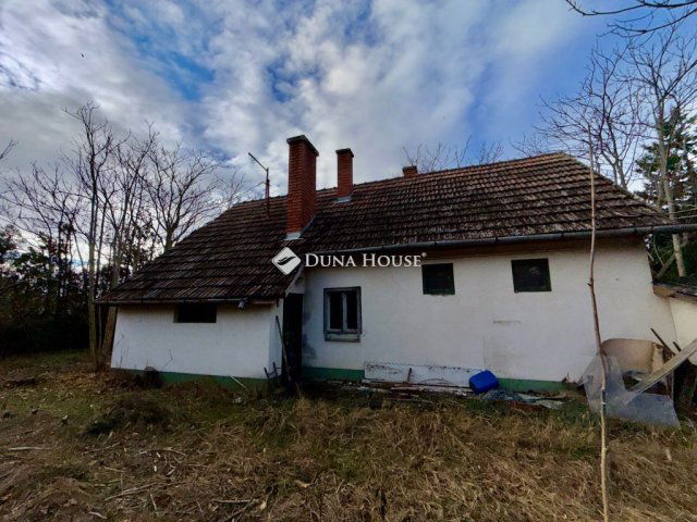 Eladó családi ház, Csemőn 23.9 M Ft, 2 szobás
