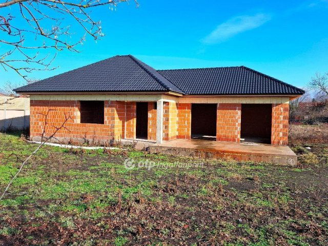 Eladó családi ház, Békéscsabán 89 M Ft, 3 szobás