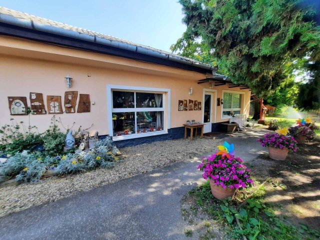 Eladó családi ház, Dunaharasztin 129.5 M Ft, 6+1 szobás