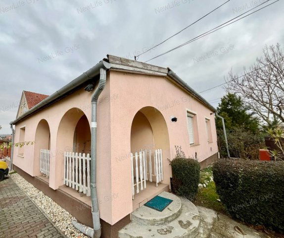 Eladó családi ház, Győrladaméren 39 M Ft, 6 szobás
