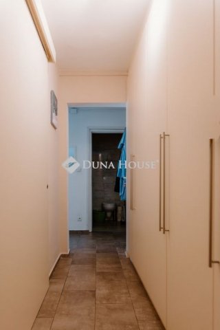 Eladó téglalakás, Hajmáskéren 31.9 M Ft, 1 szobás