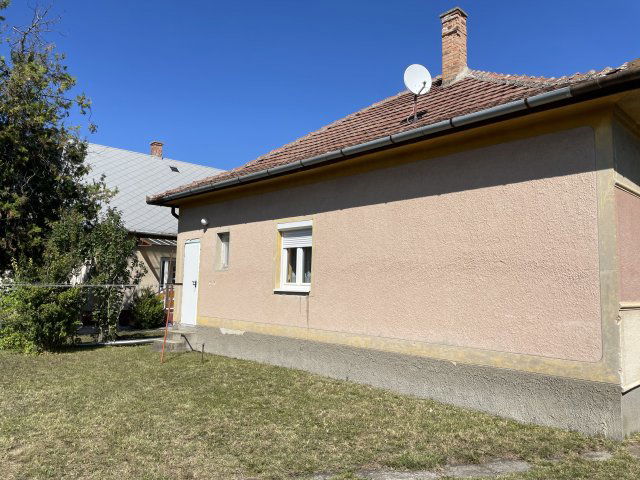 Eladó családi ház, Áporkán 64.8 M Ft, 3 szobás