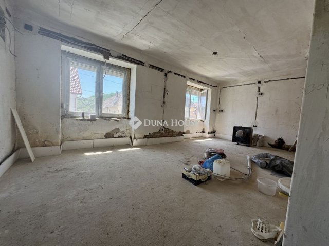 Eladó családi ház, Kölesden 11 M Ft, 4 szobás