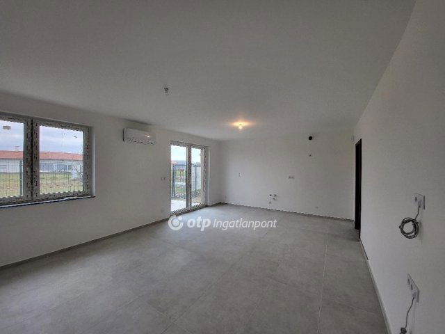 Eladó téglalakás, Szántódon 67.9 M Ft, 2 szobás