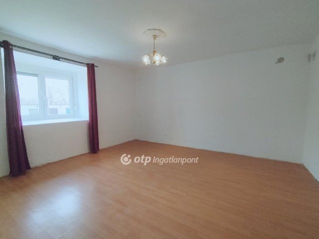 Eladó téglalakás, Devecseren 13.4 M Ft, 2 szobás