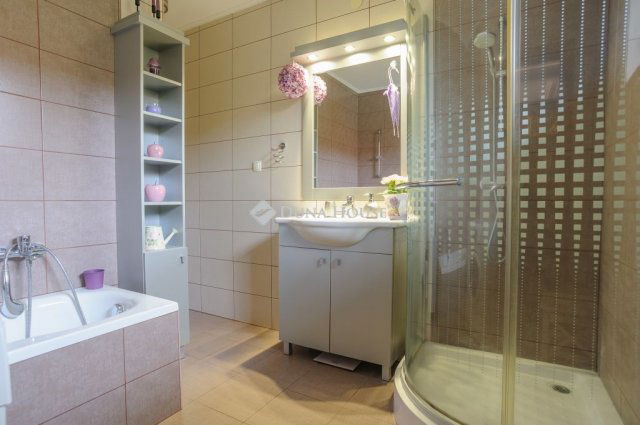 Eladó családi ház, Pilismaróton 248 M Ft, 6 szobás