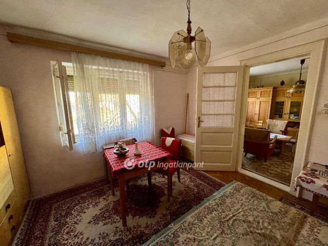 Eladó családi ház, Szegeden 69 M Ft, 2 szobás