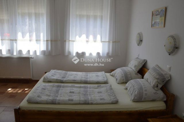 Eladó családi ház, Sárváron 325 M Ft, 13 szobás