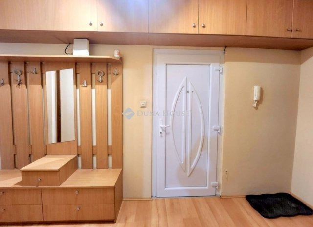 Eladó panellakás, Pécsett 47.9 M Ft, 3 szobás