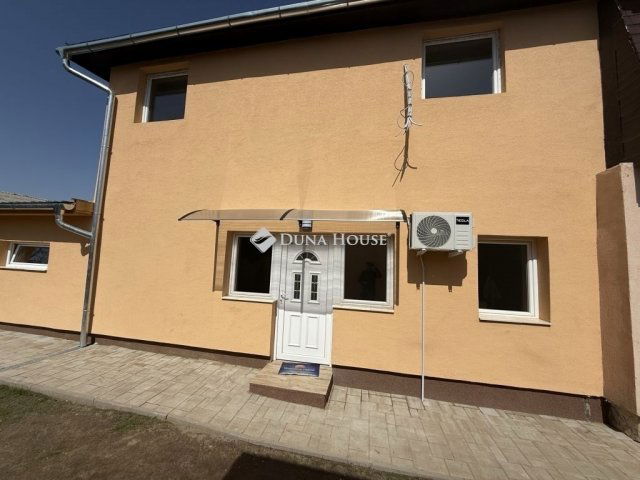 Eladó családi ház, Budapesten, XVIII. kerületben 64.9 M Ft