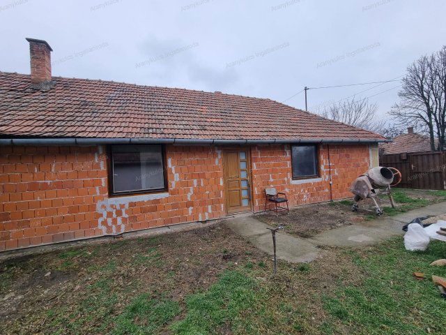 Eladó családi ház, Békésen 18.9 M Ft, 2 szobás