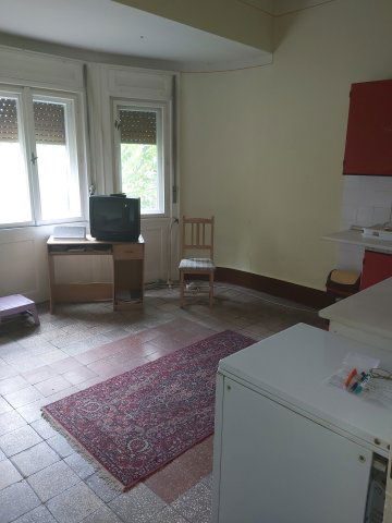Eladó családi ház, Kiskunhalason 23.5 M Ft, 2 szobás
