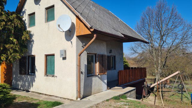 Eladó családi ház, Dorogon 32.9 M Ft, 1+2 szobás