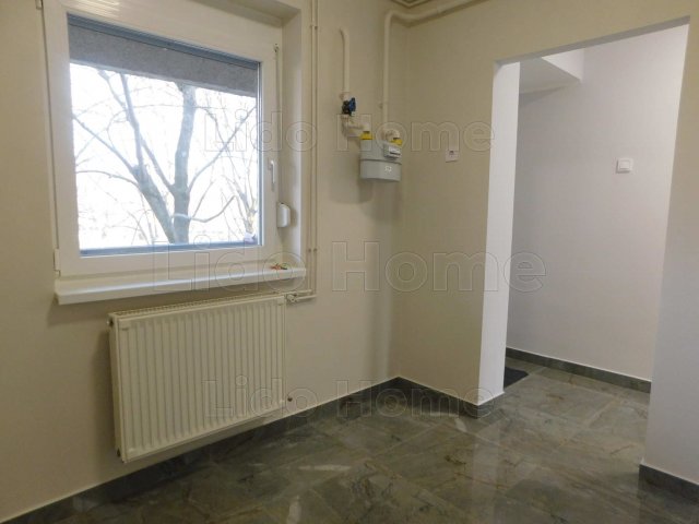 Eladó téglalakás, Dombóváron 33.4 M Ft, 1+1 szobás