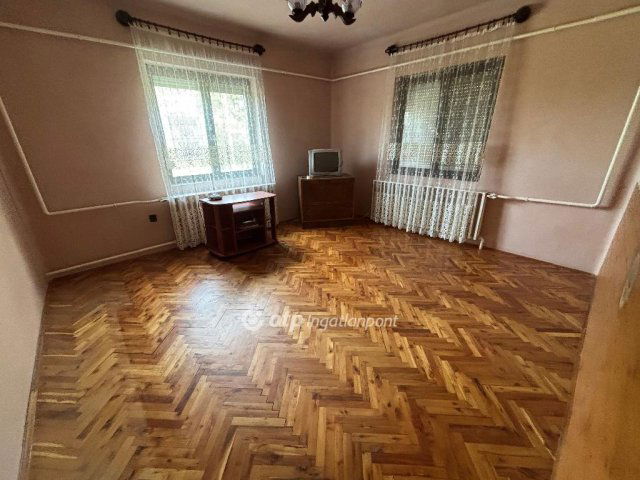Eladó családi ház, Balsán 41.5 M Ft, 6+1 szobás