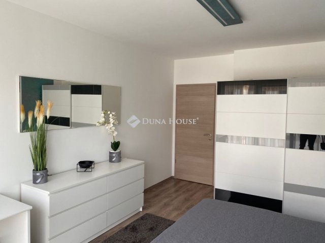 Kiadó téglalakás, albérlet, Debrecenben 320 E Ft / hó, 3 szobás