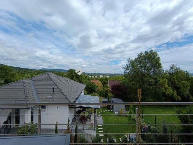 Eladó családi ház, Pomázon 199.5 M Ft, 6 szobás