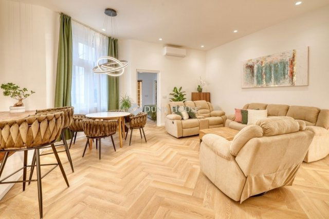 Eladó téglalakás, Budapesten, V. kerületben 225 M Ft, 3 szobás