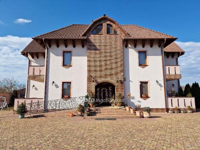 Eladó hotel, Hajdúszoboszlón 350 M Ft / költözzbe.hu