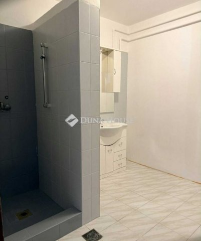 Eladó sorház, Pécsett 89.9 M Ft, 5 szobás / költözzbe.hu