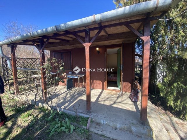 Eladó nyaraló, Pécsett 7 M Ft, 1 szobás / költözzbe.hu