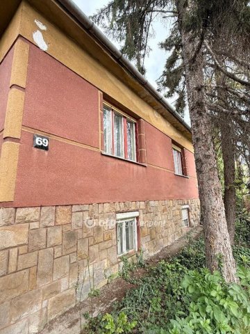 Eladó családi ház, Pécsett 45.2 M Ft, 3 szobás