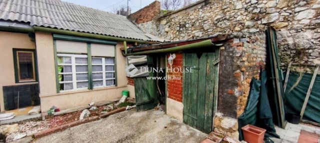 Eladó családi ház, Pécsett 46.9 M Ft, 3 szobás