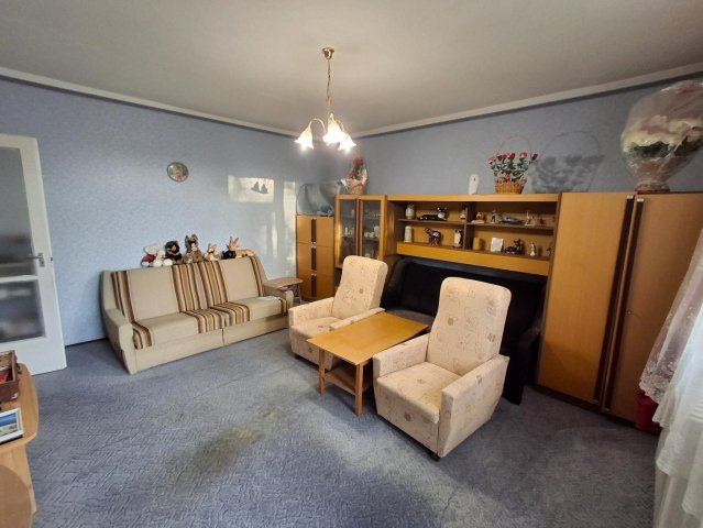 Eladó panellakás, Tatabányán 39.9 M Ft, 2 szobás