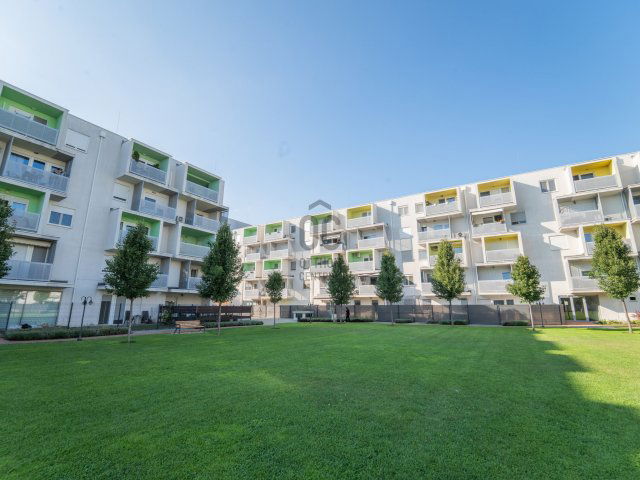 Eladó téglalakás, Debrecenben 66 M Ft, 2 szobás