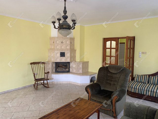 Eladó családi ház, Győrött 199 M Ft, 6 szobás