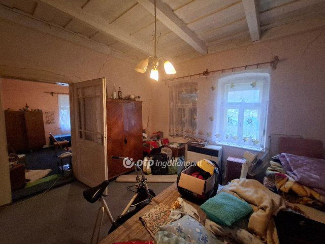 Eladó családi ház, Vécsen 5.5 M Ft, 2 szobás