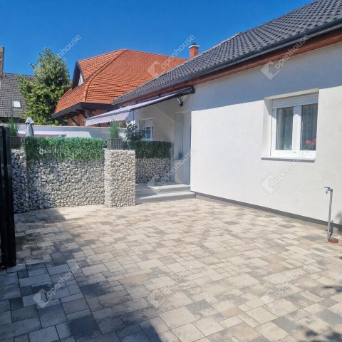 Eladó családi ház, Siófokon 59.5 M Ft, 2 szobás