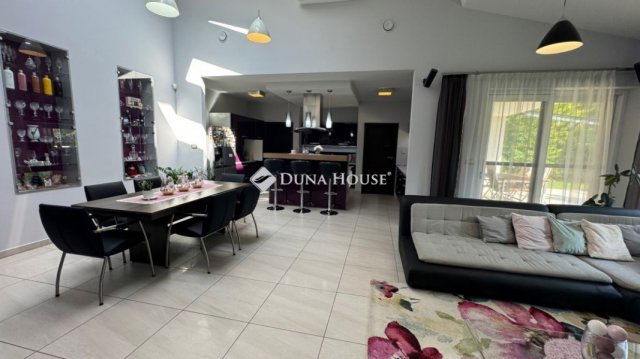 Eladó családi ház, Debrecenben 239.9 M Ft, 5 szobás